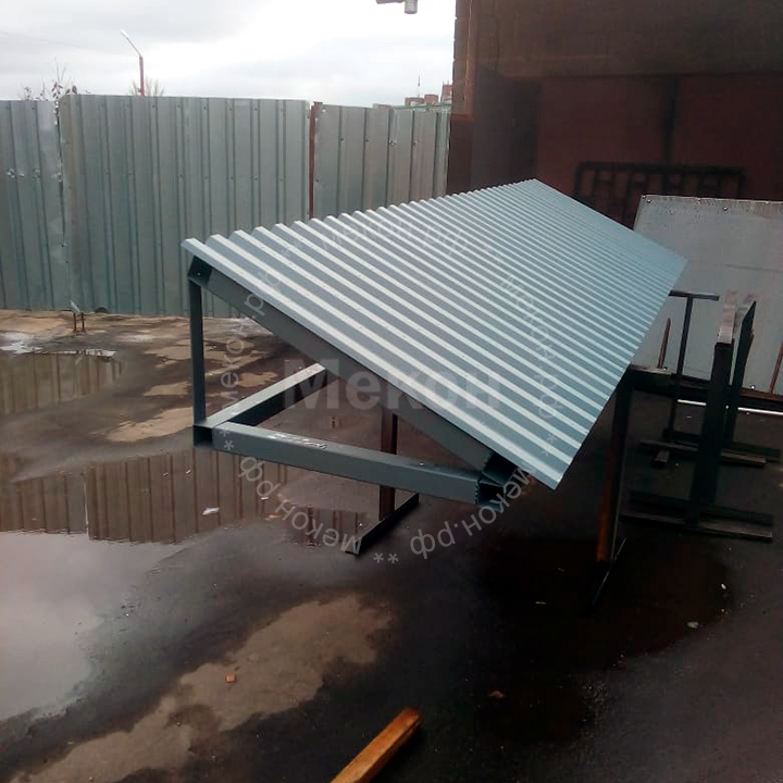 Козырьки над входом